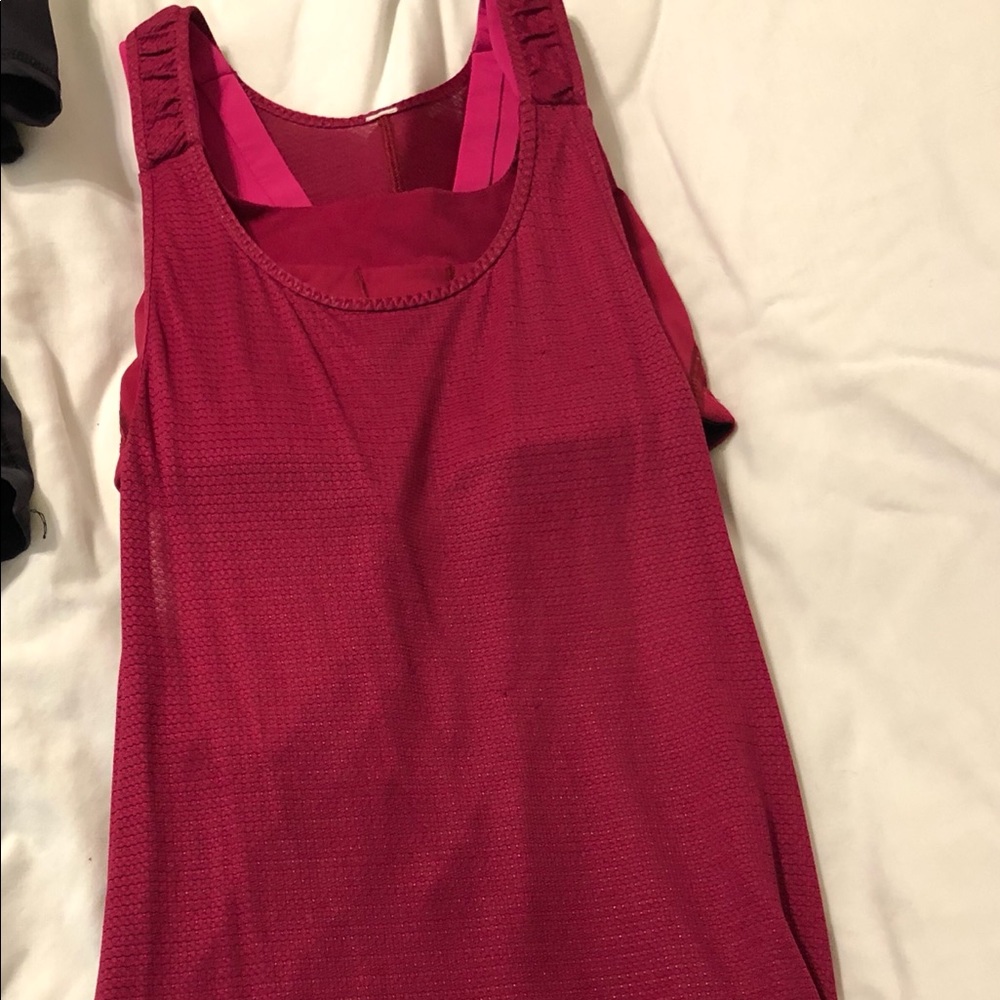 Lululemon Women’s tank top with built in sports bra